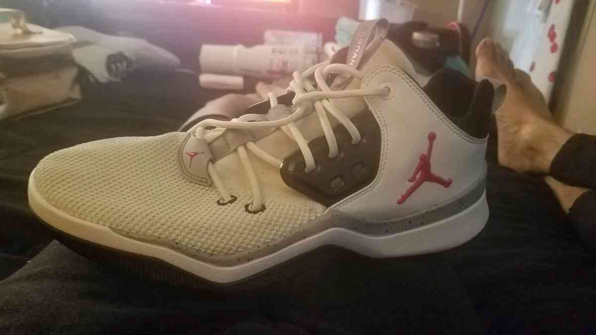 jordans sneakers - El Paso, Texas - FleaMarketBay
