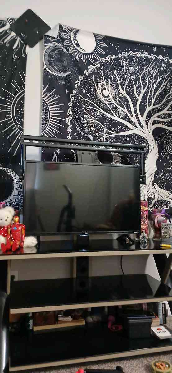 entertainment center plus 32 tv - Springfield, Missouri