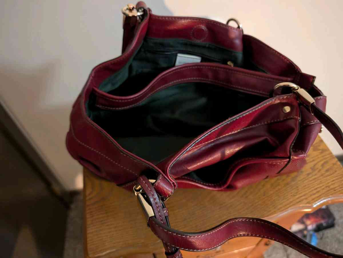 Elegant Burgundy Leather Handbag - Baltimore, Ohio - FleaMarketBay
