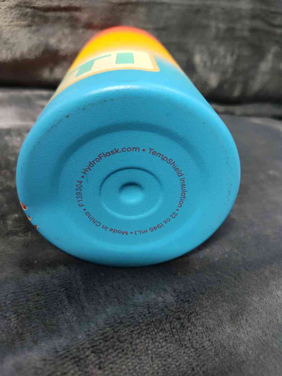 Hydro Flask Limited Edition Guava Shave Ice Hawaii 32 oz Met - Cornelia, Georgia - FleaMarketBay