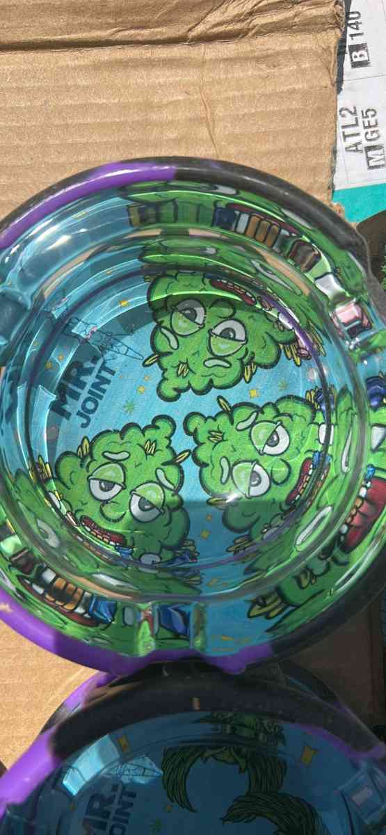 ash tray - Covina, California - FleaMarketBay