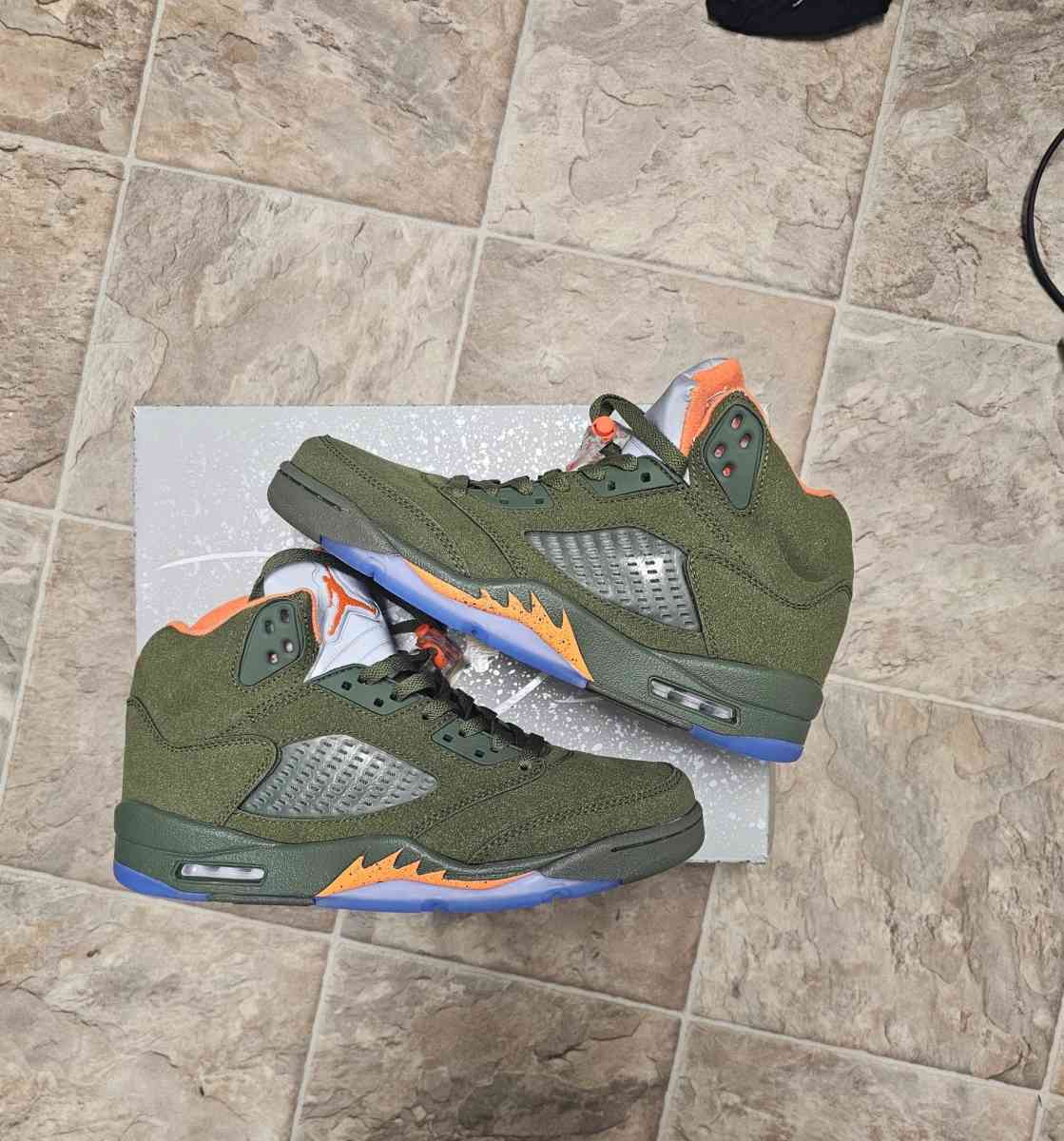 Jordan retro five olive size 10 men - Mableton, Georgia
