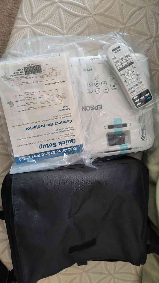 Epson EX 5260 pro video projector - Tampa, Florida - FleaMarketBay