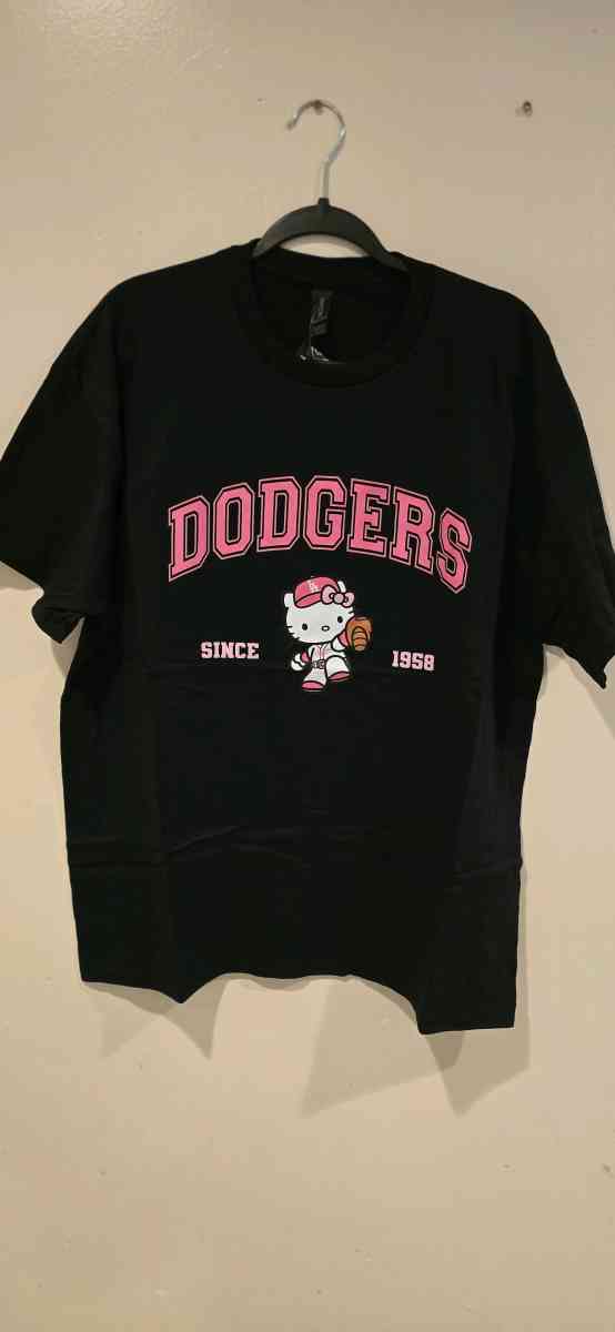 dodgers hello kitty t shirt large - Riverside, California - FleaMarketBay