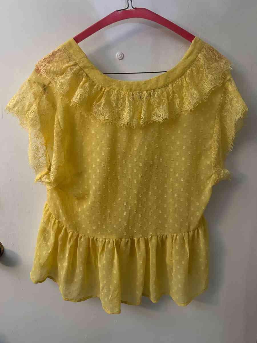 Zara Yellow Polka Dot Ruffle Lace Short Sleeve Blouse Size S - Atlanta, Georgia - FleaMarketBay