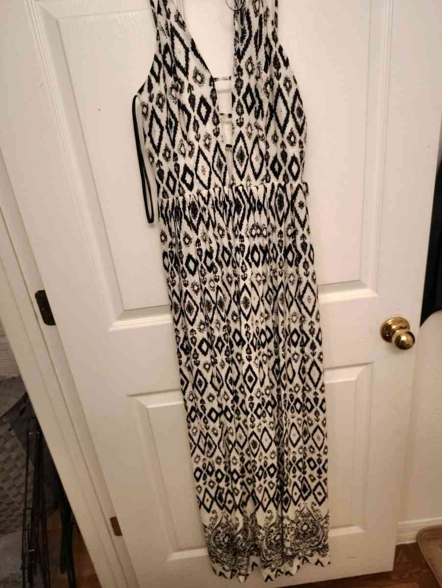 papaya black and white maxi dress - Kissimmee, Florida - FleaMarketBay