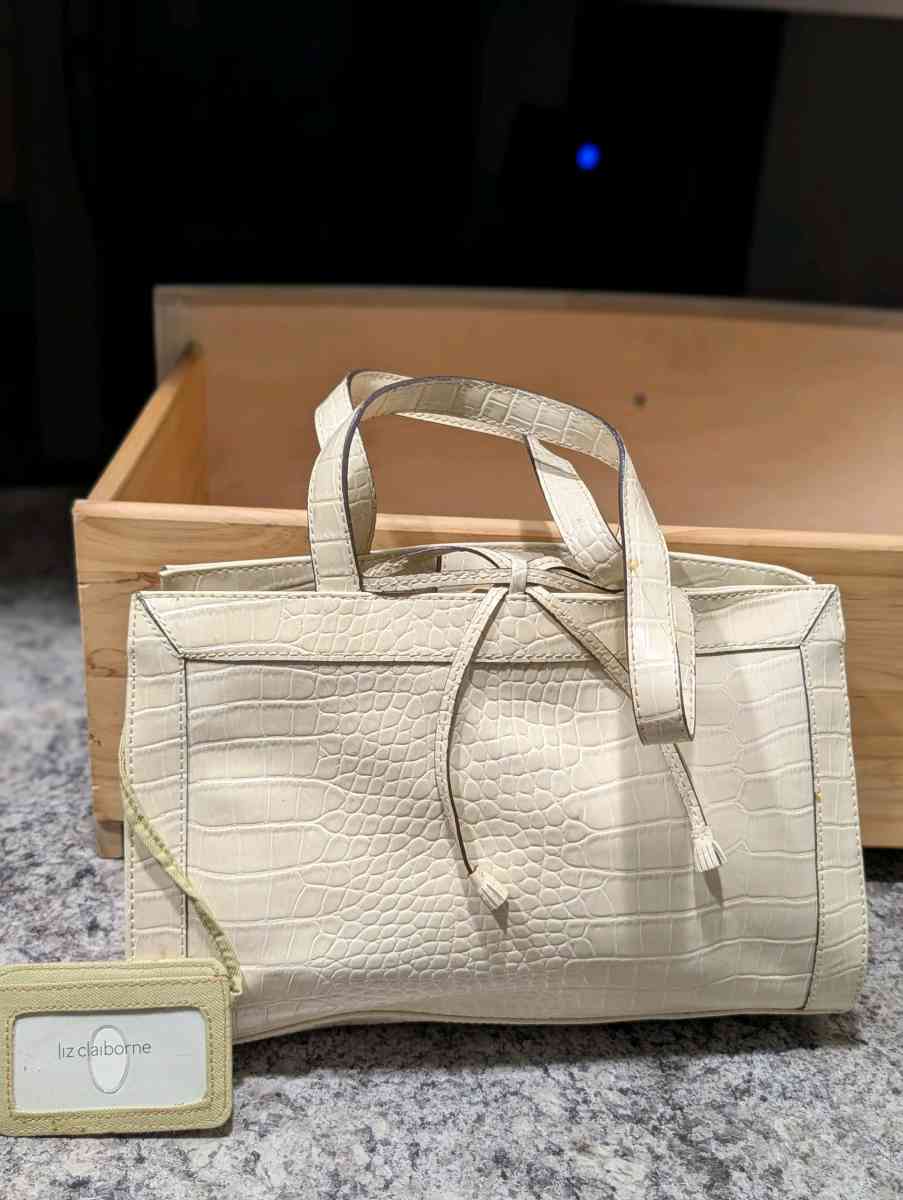 Cream Structured Leather Tote with Double Handles - Baltimore, Ohio