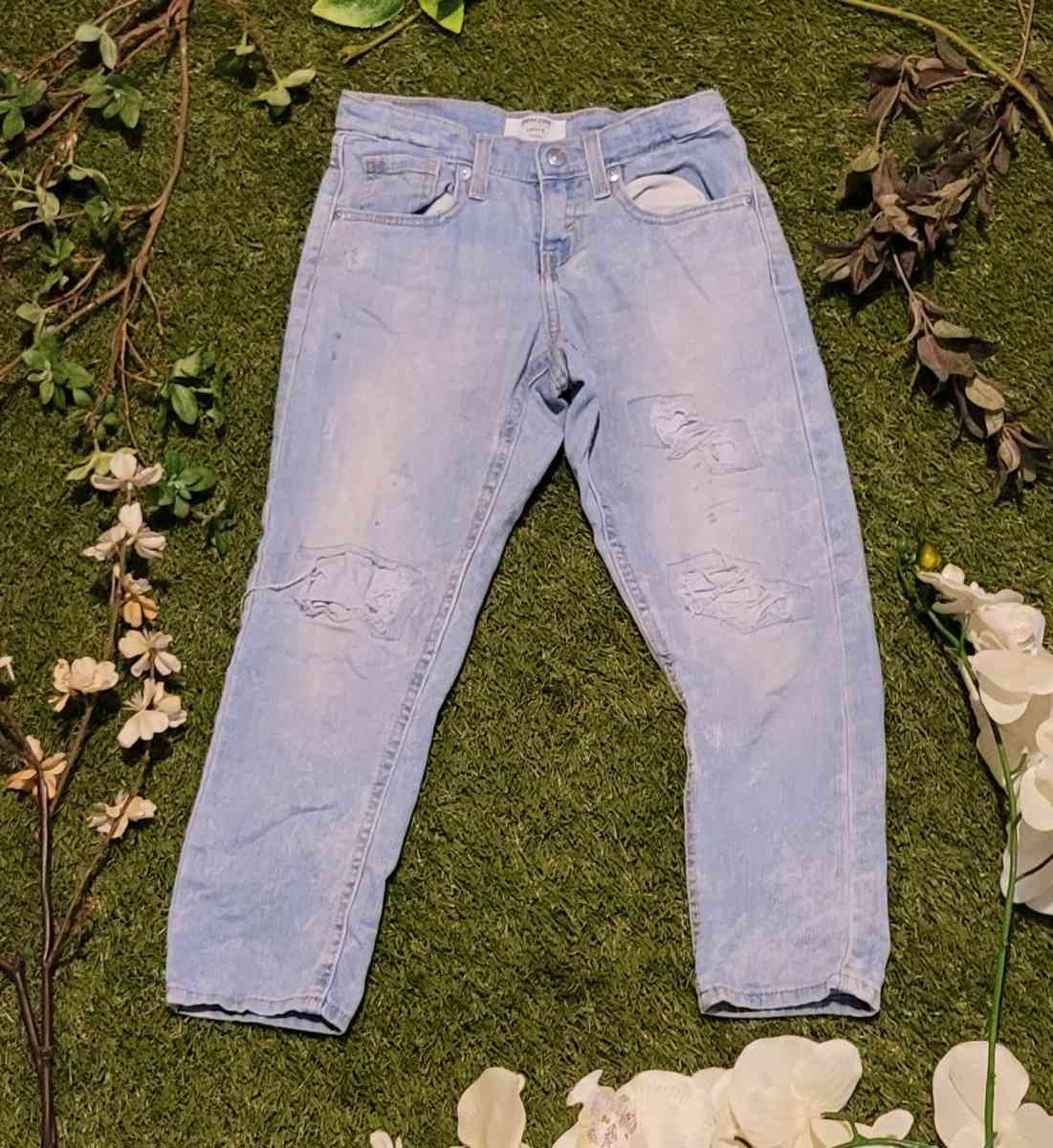 Girls Ripped Jeans - Baltimore, Maryland