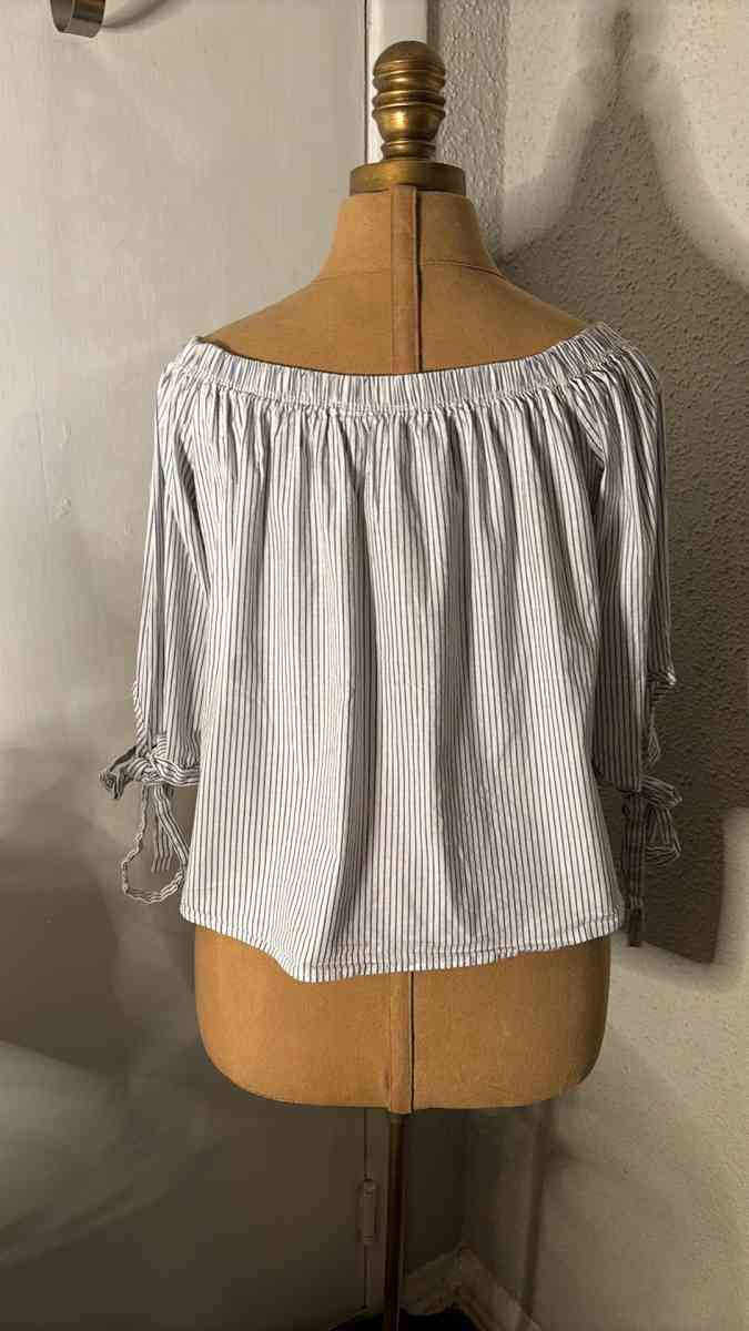 LaBanga Striped BlueWhite Top Size L Bow Tie Sleeves - Atlanta, Georgia - FleaMarketBay