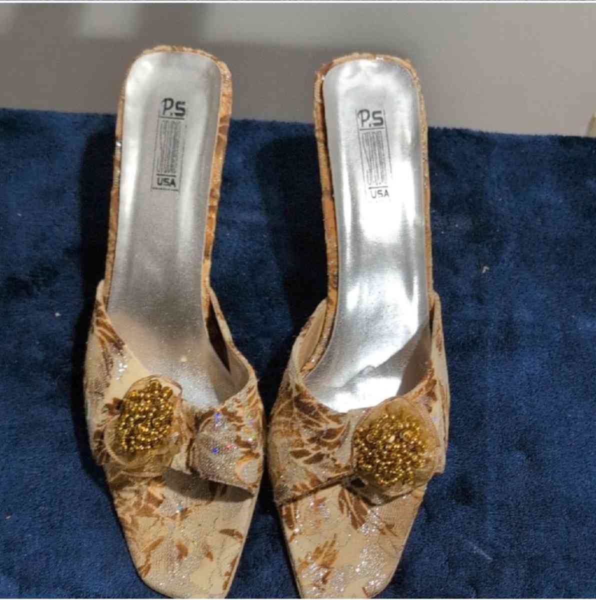 Womens Gold Floral Mules size 10 - Baltimore, Ohio - FleaMarketBay