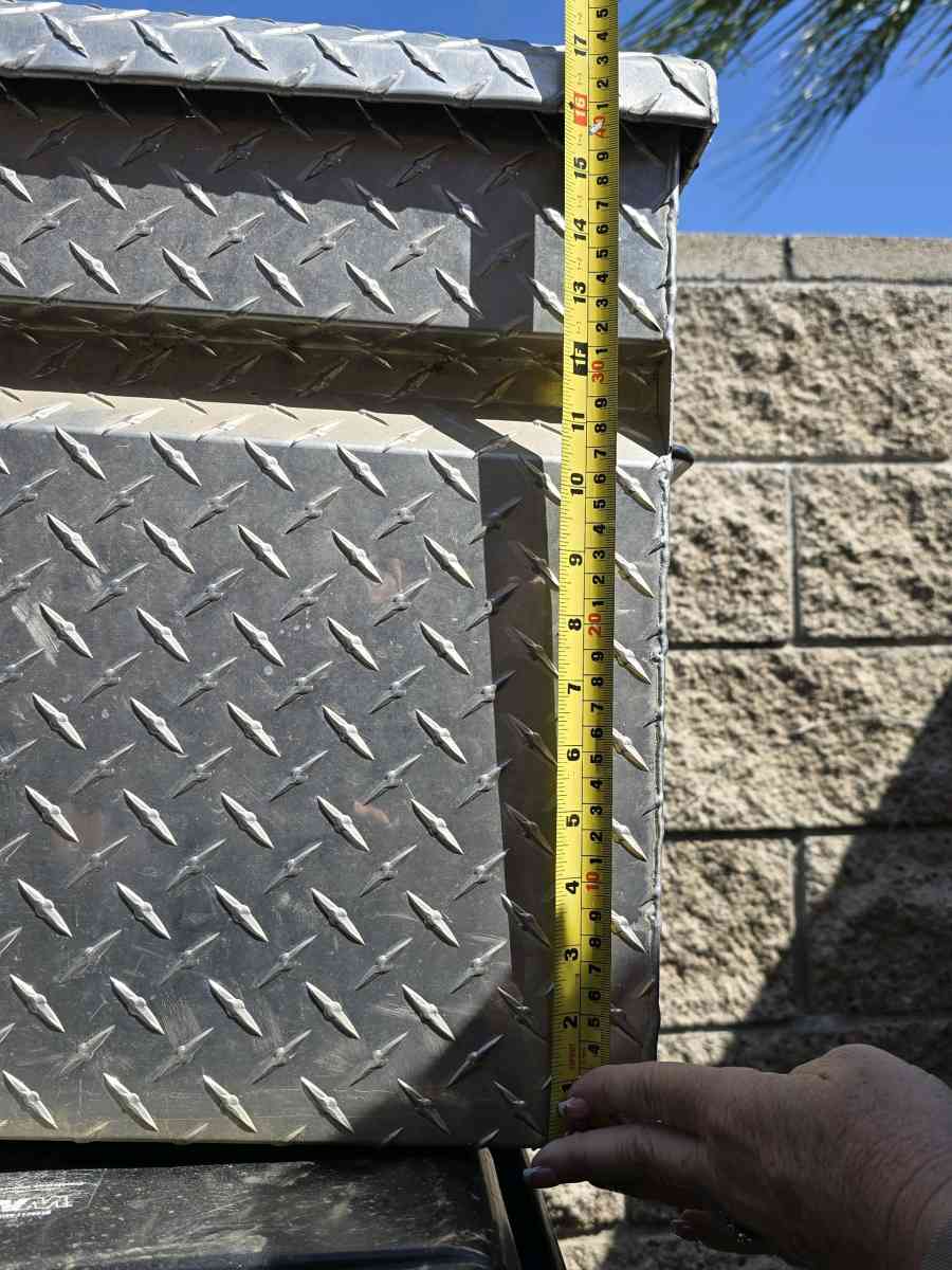 CHALLENGER  TRUCK TOOL BOX - Menifee, California - FleaMarketBay