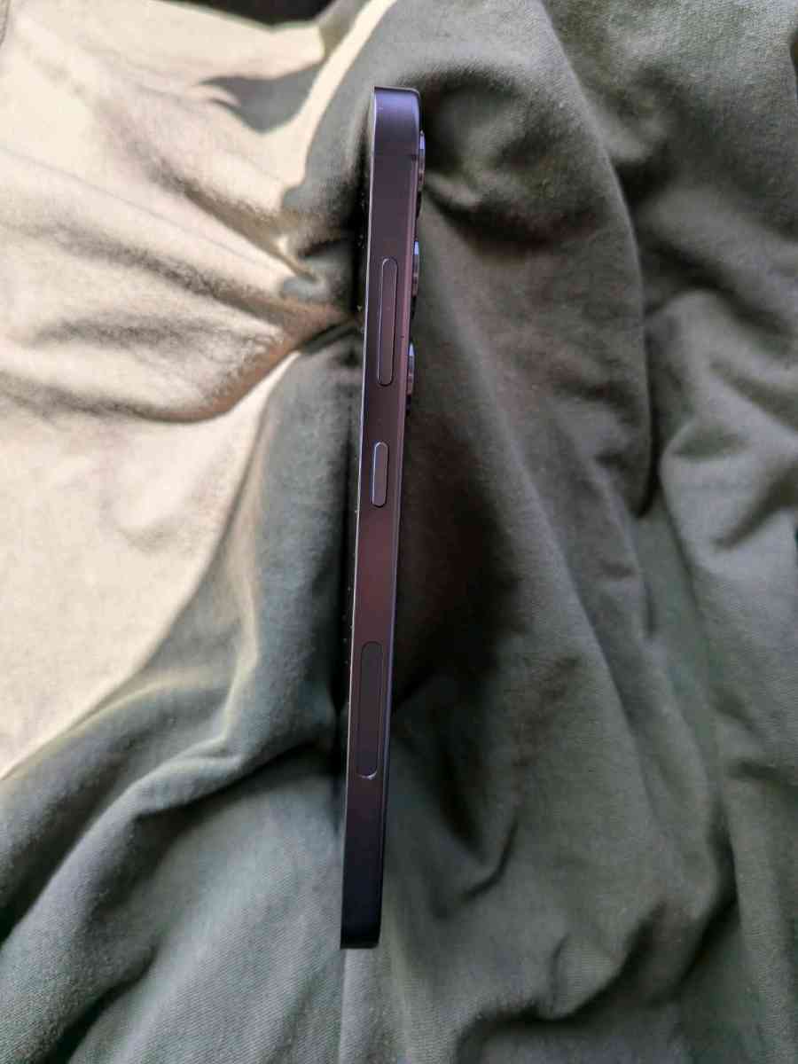 Samsung Galaxy S24 Plus with Otter Box Case - Pasadena, California - FleaMarketBay