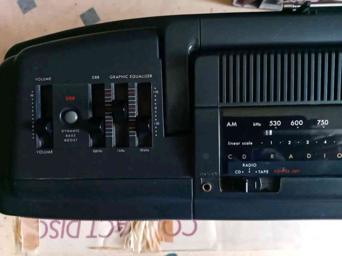 NEW IN BOX BOOMBOX AMFM RADIO CD RECORDER AZ8100 - North Hollywood, California - FleaMarketBay