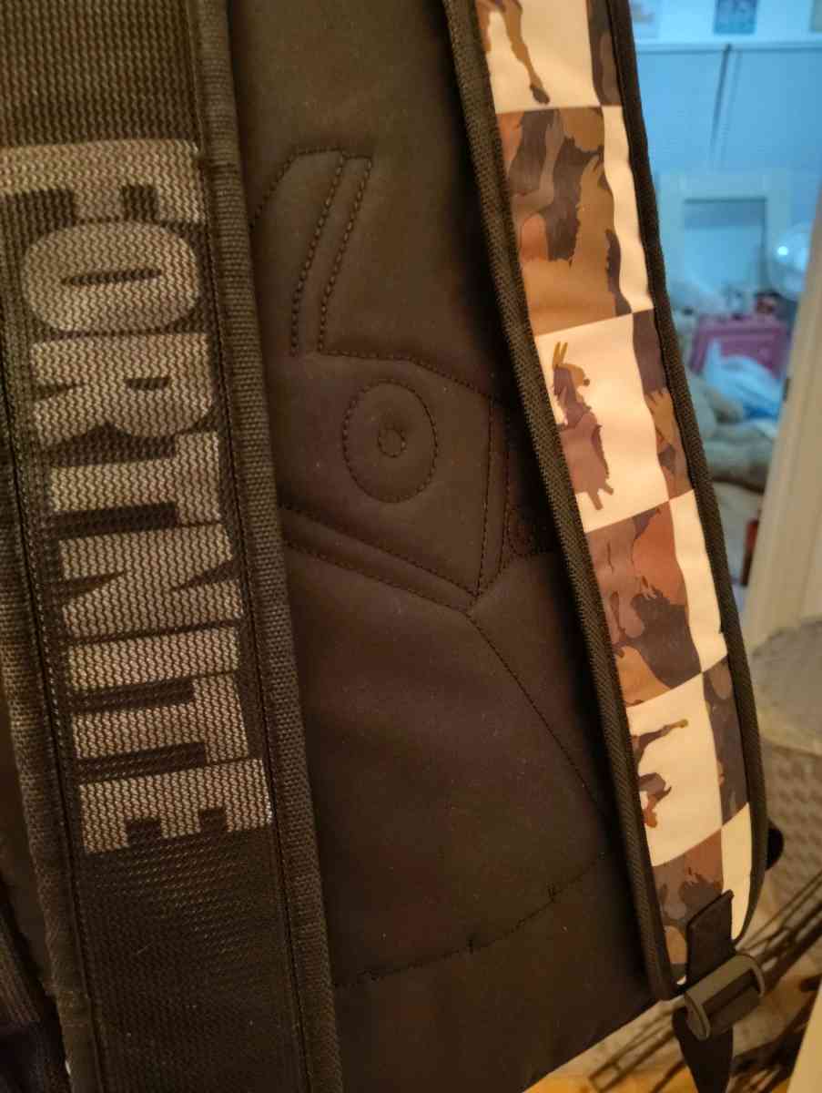 Youth mens Fortnite backpack - Kissimmee, Florida - FleaMarketBay