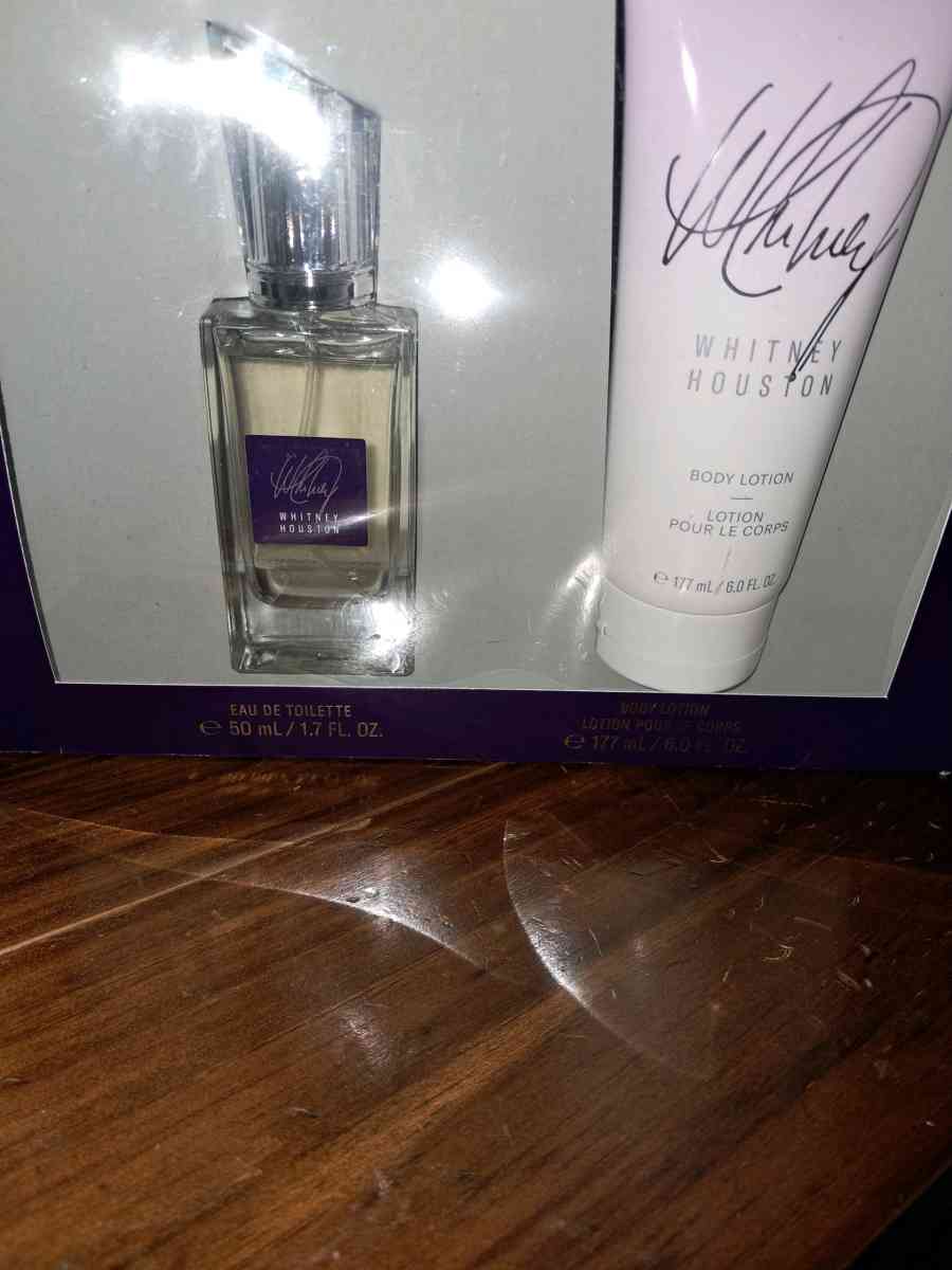 Whitney Houston gift swt nwt - Butler, Ohio - FleaMarketBay