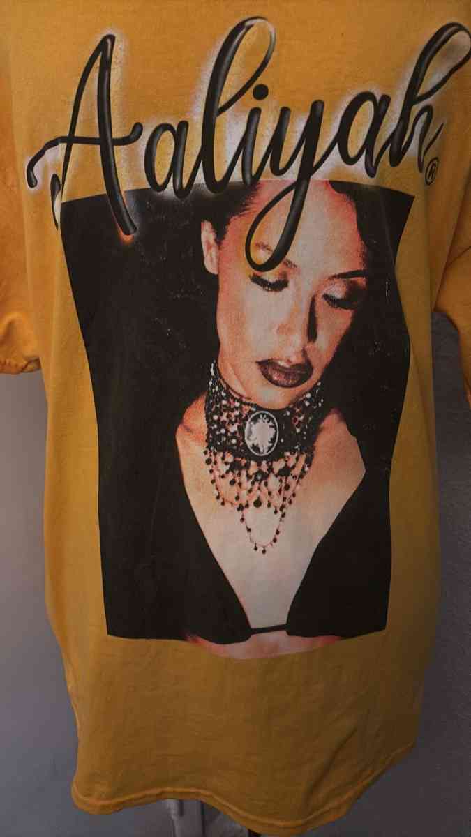 Aaliyah Graphic Yellow Short Sleeve TShirt Size ML 90s Style - Atlanta, Georgia - FleaMarketBay