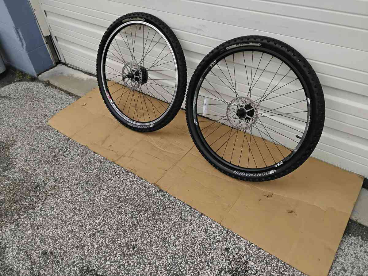 2 Schwinn Bicycle Front  Rear Rims Tires OEM Like New - Williamstown, New Jersey - FleaMarketBay