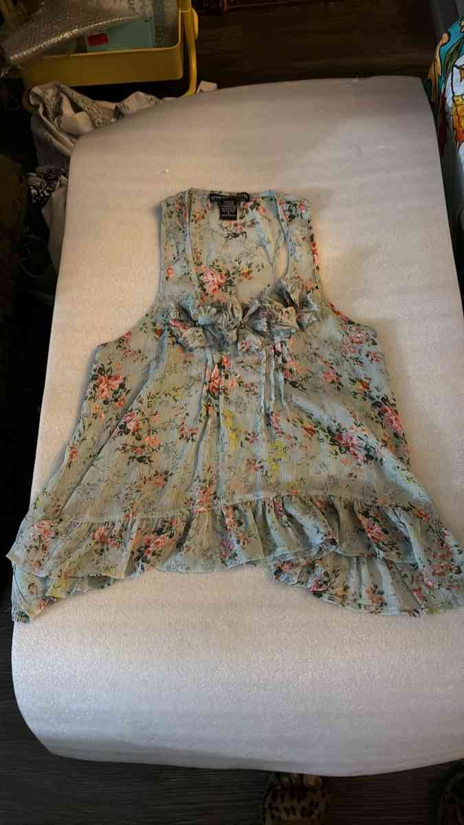 Living Doll Los Angeles Sleeveless Floral Tank Size S  Cotta - Atlanta, Georgia - FleaMarketBay