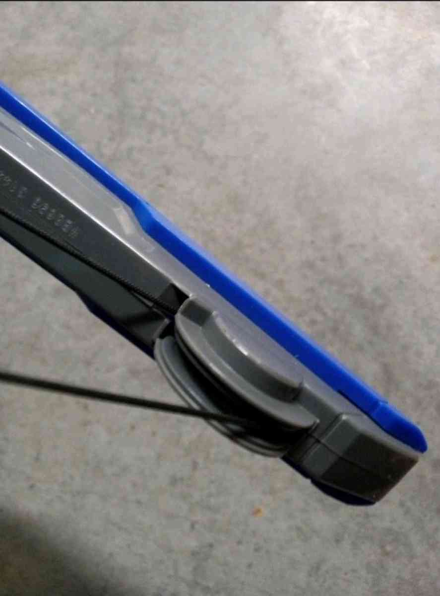 Nerf B5574 NStrike Elite StratoBow Toy 35 darts BLUE SILVER - Massapequa, New York - FleaMarketBay