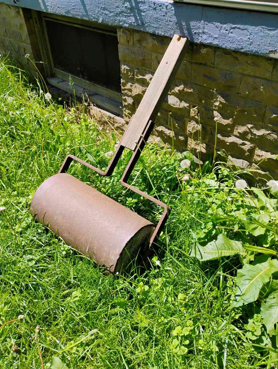 antique yard roller - Clearfield, Pennsylvania