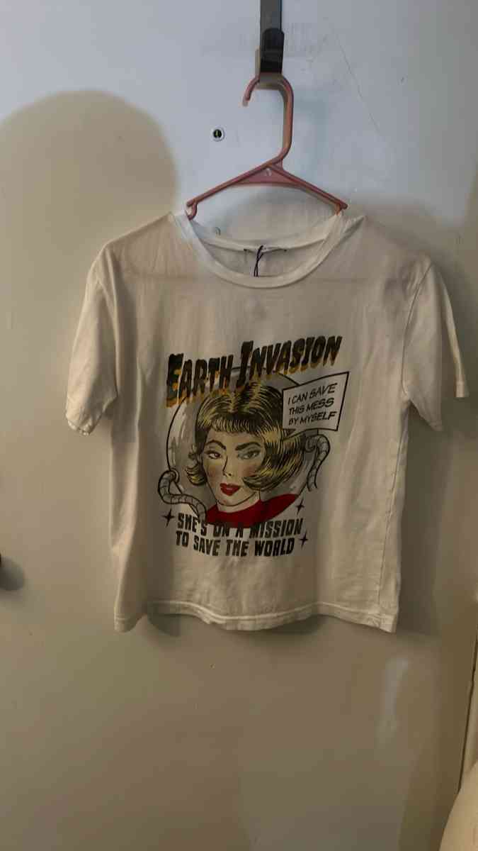 Zara Trafaluc Earth Invasion Short Sleeve Tee Size S New Wit - Atlanta, Georgia