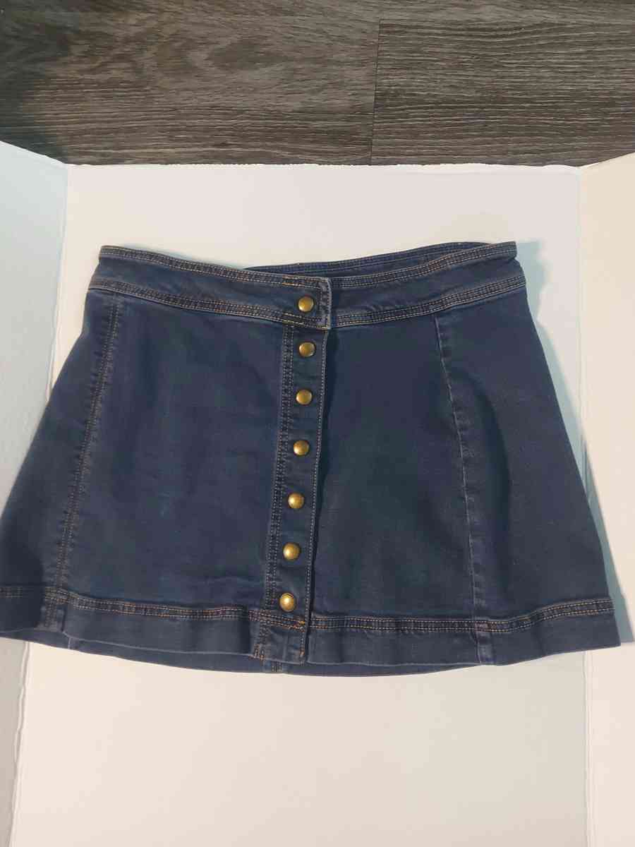 Free People Button Down Denim Skirt Size 6 - Atlanta, Georgia - FleaMarketBay