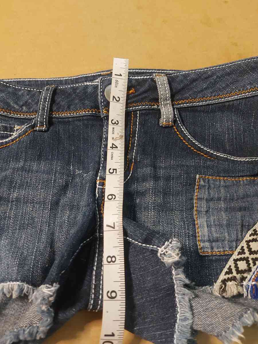 Mudd Jeans Aztec Distressed  Denim Shorts Size 3 - Atlanta, Georgia - FleaMarketBay