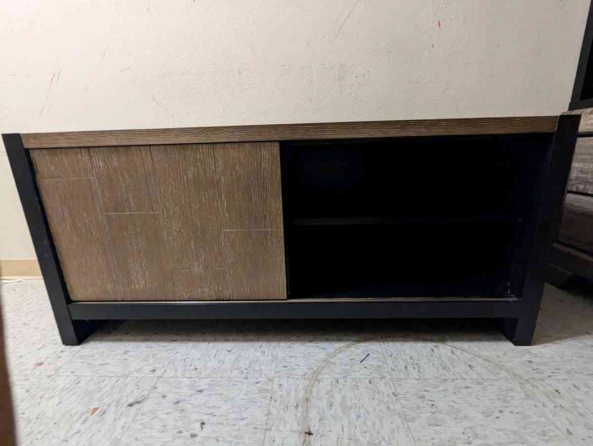 Storage Cabinet - Los Angeles, California - FleaMarketBay