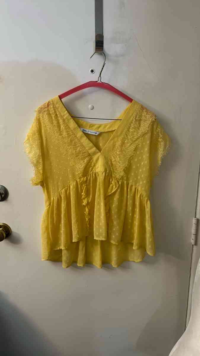 Zara Yellow Polka Dot Ruffle Lace Short Sleeve Blouse Size S - Atlanta, Georgia