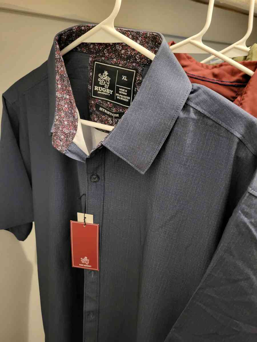 5 Mens Brand New Short Sleeve Shirts with a bonus backpack