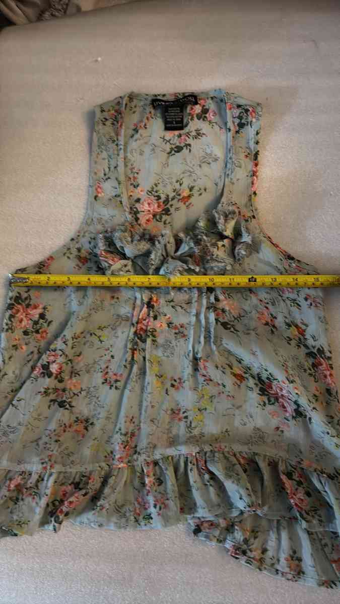 Living Doll Los Angeles Sleeveless Floral Tank Size S  Cotta - Atlanta, Georgia - FleaMarketBay
