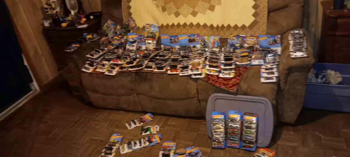 Hot Wheels Lot for sale - Surgoinsville, Tennessee - FleaMarketBay