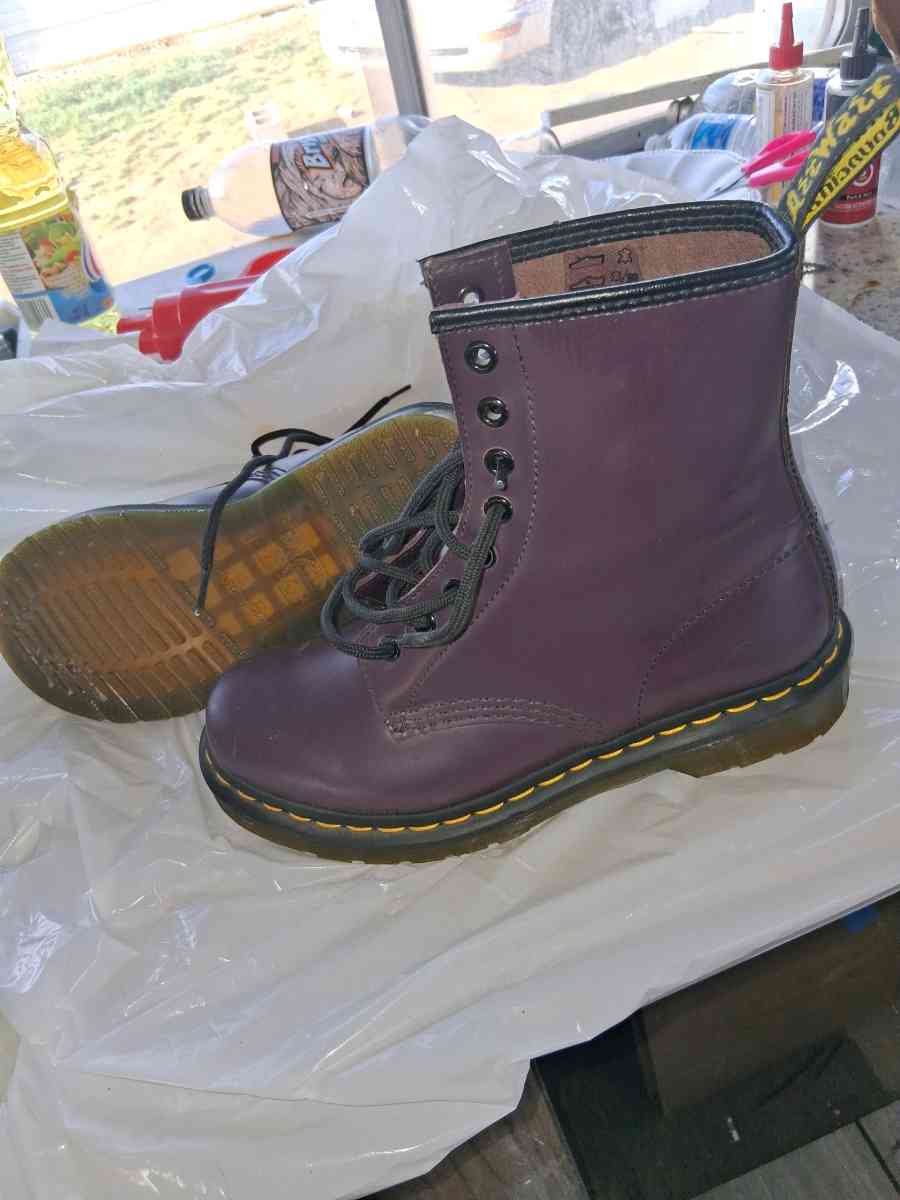 ladies size 7 Doc Martin purple boots - Moriarty, New Mexico - FleaMarketBay