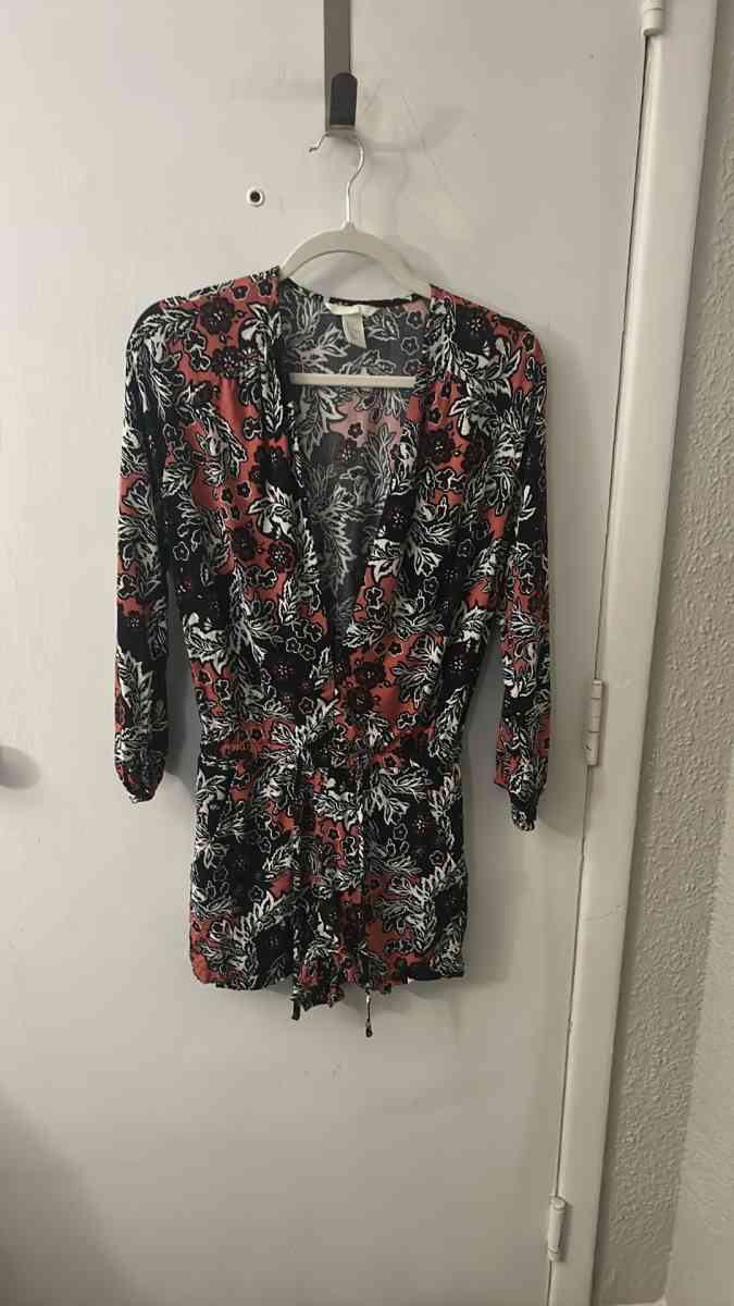 HM Deep VNeck Long Sleeve Draw String Waist Floral Romper Si - Atlanta, Georgia