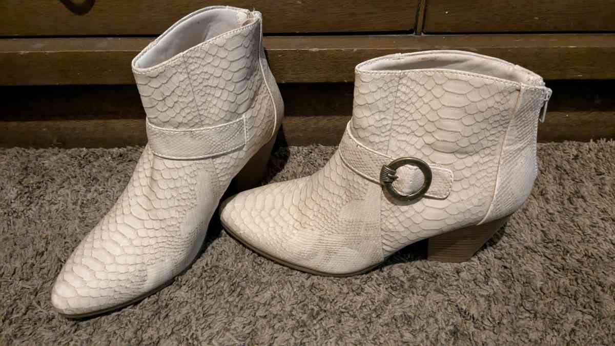 shoes - Lincolnton, North Carolina - FleaMarketBay