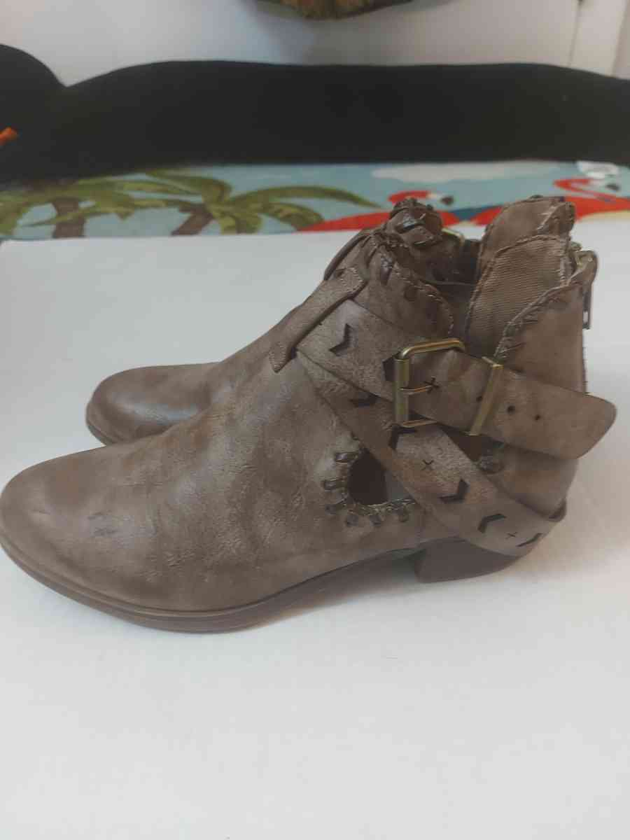 Rampage Criss Cross Strap Ankle Zip  Booties Size 7 - Atlanta, Georgia