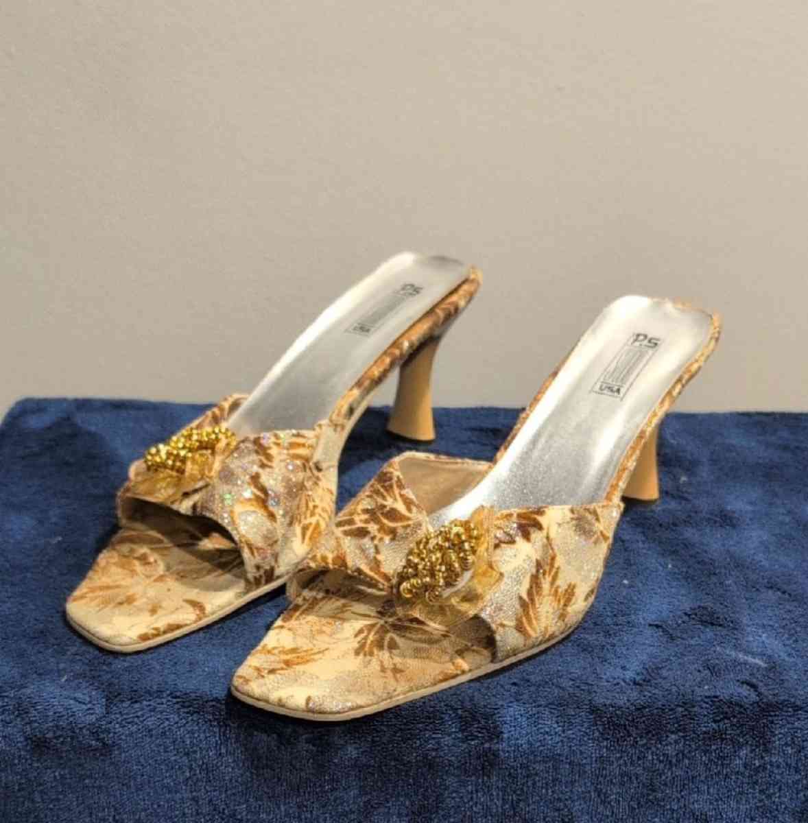 Womens Gold Floral Mules size 10 - Baltimore, Ohio - FleaMarketBay