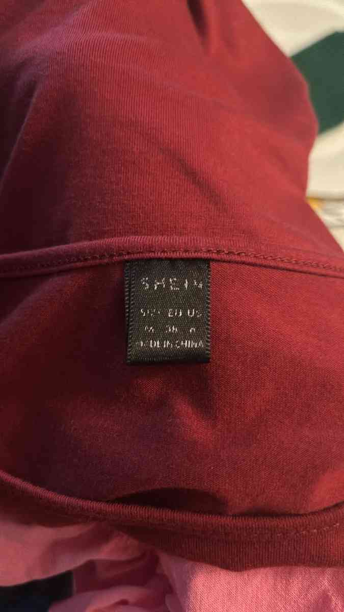 SHEIN Maroon Icon 90s Graphic Crop Tshirt Size M - Atlanta, Georgia - FleaMarketBay