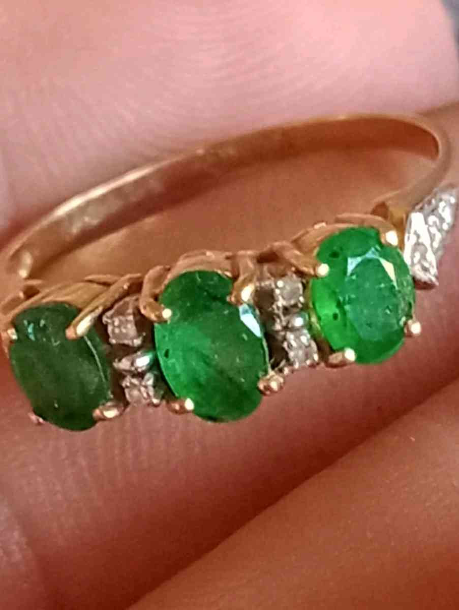 14K Yellow Gold Emerald stone engagement ring size 7 - Frostproof, Florida - FleaMarketBay