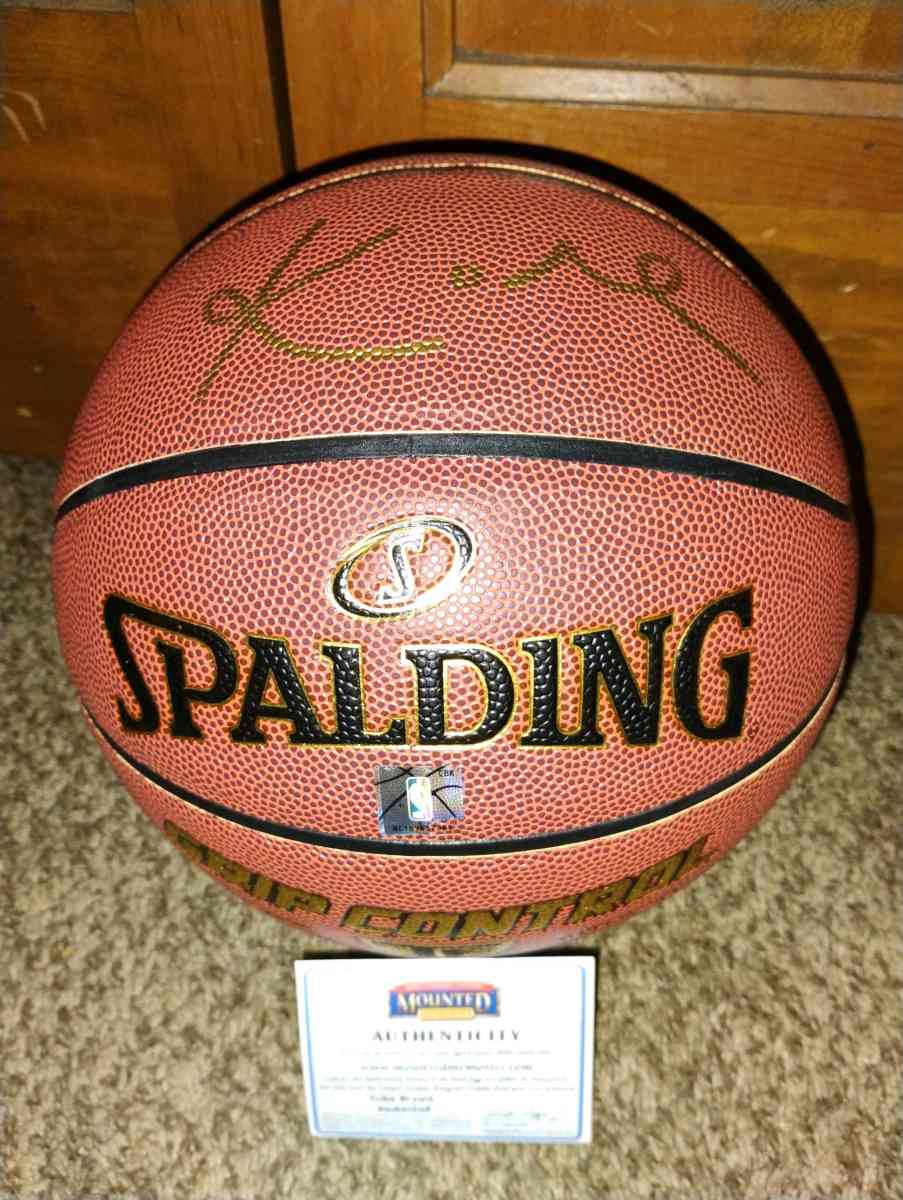 Kobe Bryant signed basketball - Clinton Township, Michigan