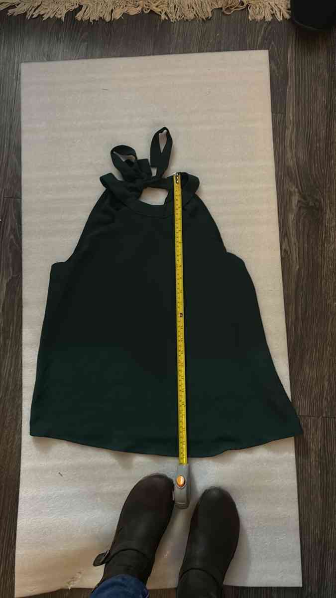 SHEIN Green Scalloped Tie Top Size XS - Atlanta, Georgia - FleaMarketBay