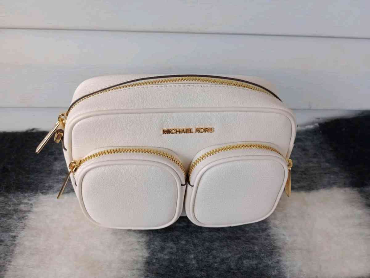 MICHAEL KORS JET SET TRAVEL purse - Frostproof, Florida - FleaMarketBay