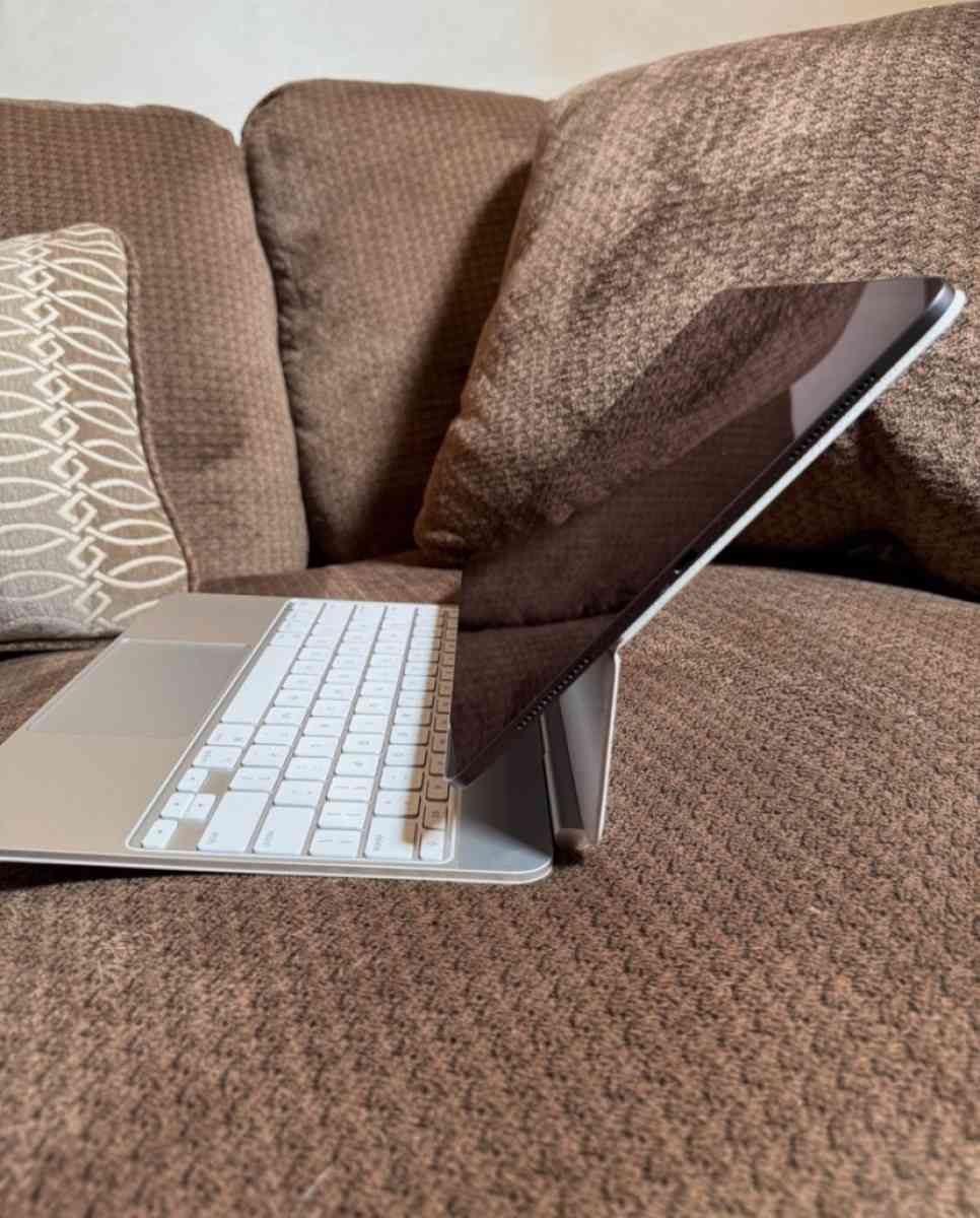 I pad pro 13 inch - Alicia, Arkansas - FleaMarketBay