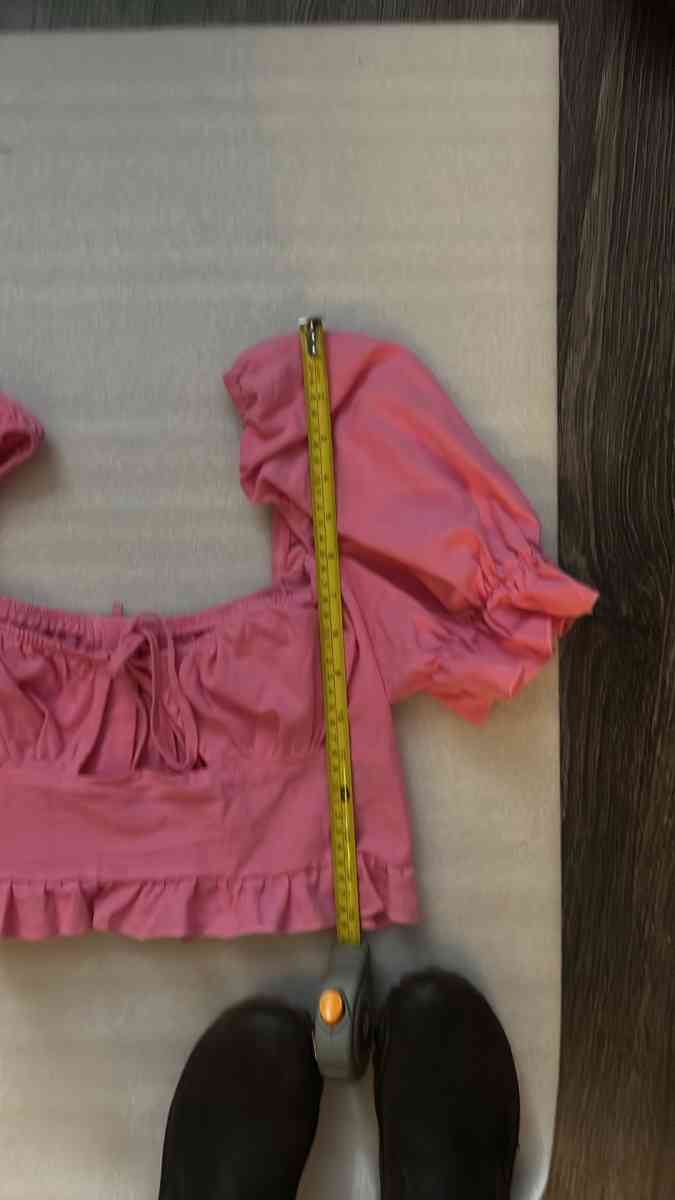 SHEIN Sweetheart Cut Out Tie Front Ruffle Trim Crop Top Barb - Atlanta, Georgia - FleaMarketBay