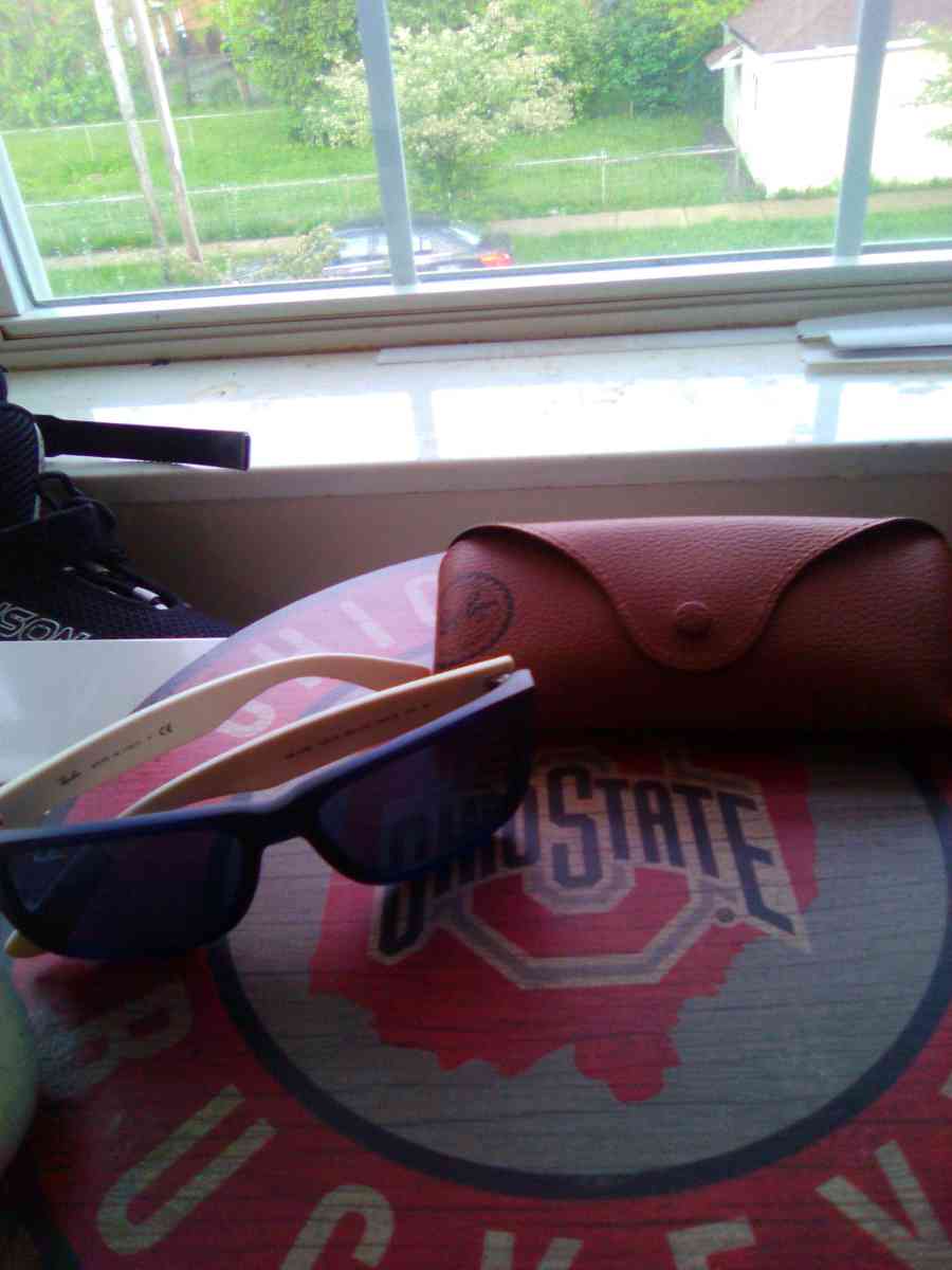 Ray Ban sunglasses plus case - Columbia Station, Ohio - FleaMarketBay