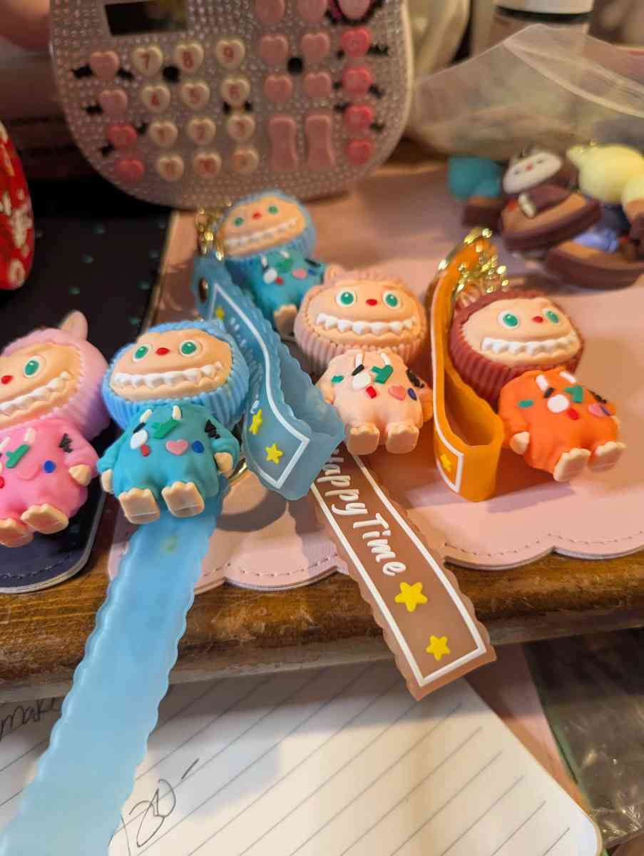 labubu key chain - Peoria Heights, Illinois