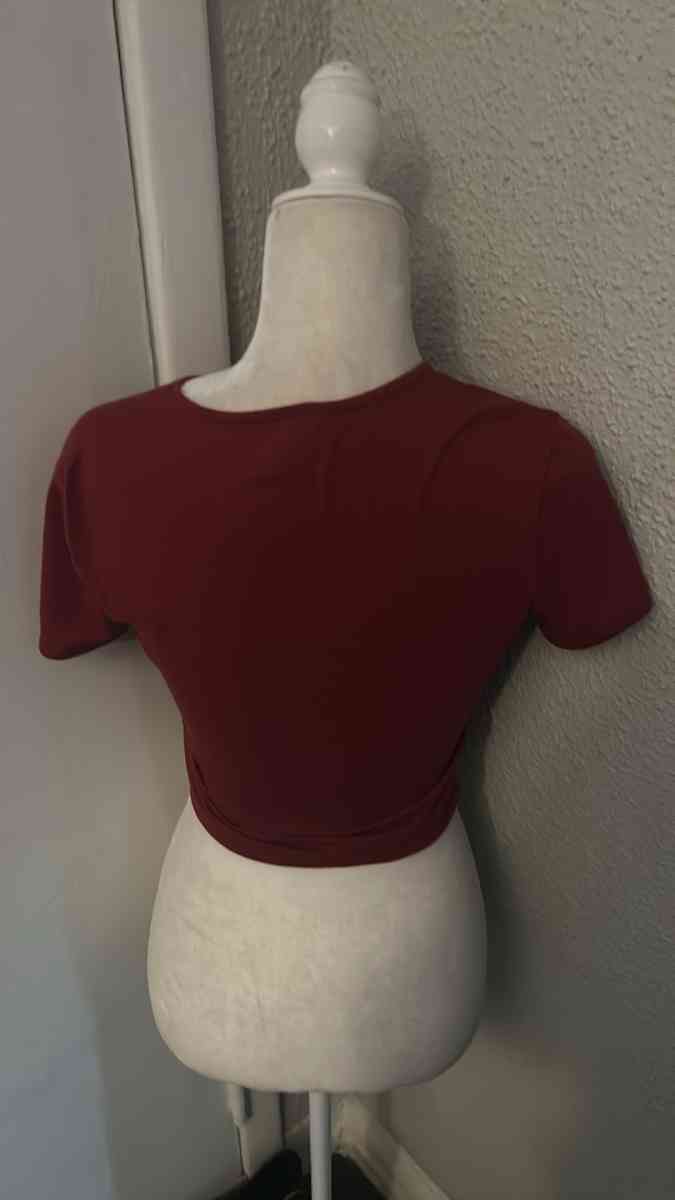 SHEIN Maroon Icon 90s Graphic Crop Tshirt Size M - Atlanta, Georgia - FleaMarketBay