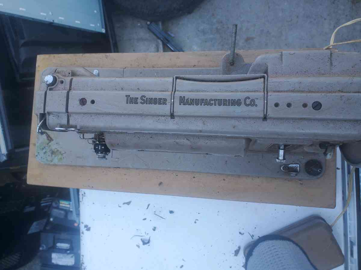 1950s singer sewing machine - Summerville, South Carolina - FleaMarketBay