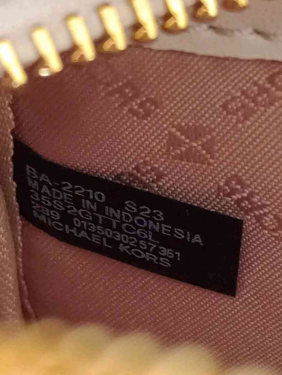 MICHAEL KORS JET SET TRAVEL purse - Frostproof, Florida - FleaMarketBay