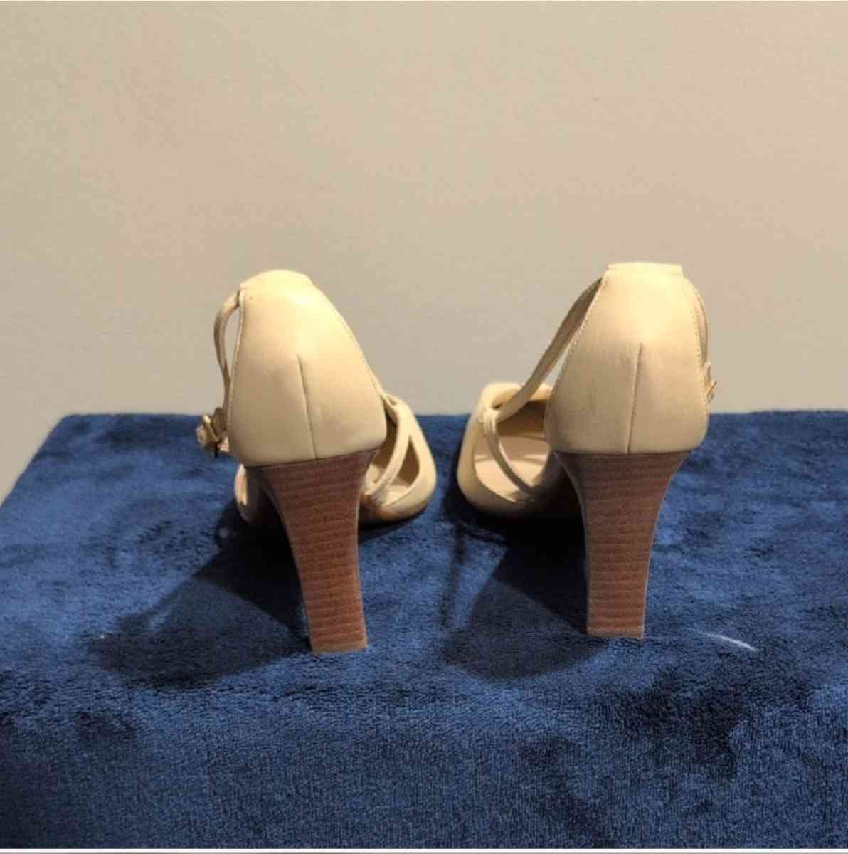 Elegant Cream Womens Heels size 10 medium - Baltimore, Ohio - FleaMarketBay